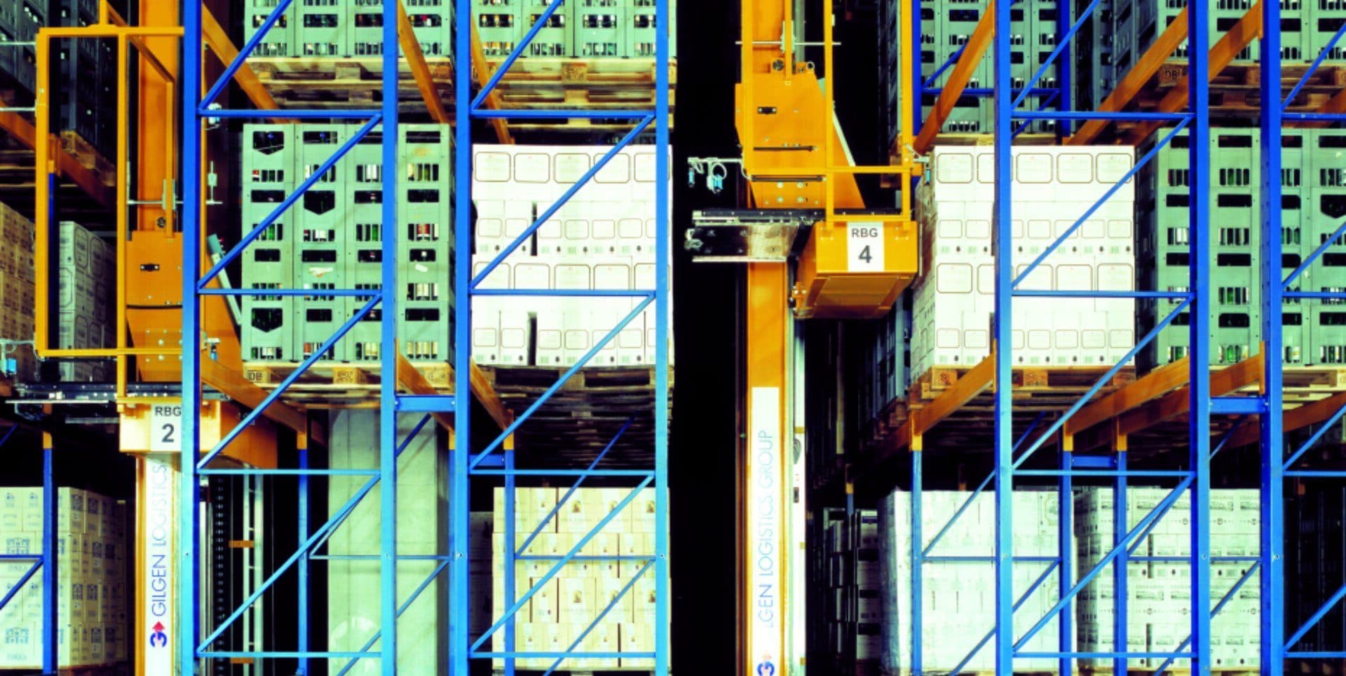 Automated high-bay warehouse racking with palletised cargo